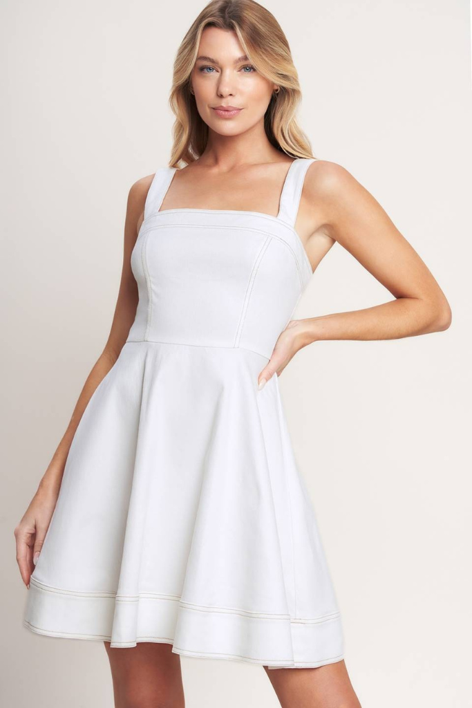 Lesley mini in white – Sloane Boutique