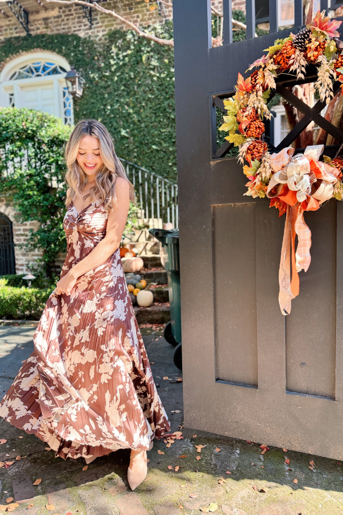 Lia pleated dress in brown