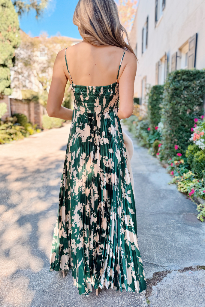 Lia pleated dress in green