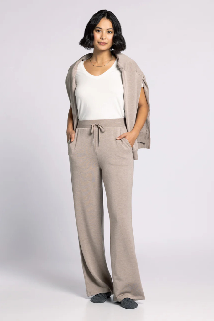 Poppy lounge pant in taupe