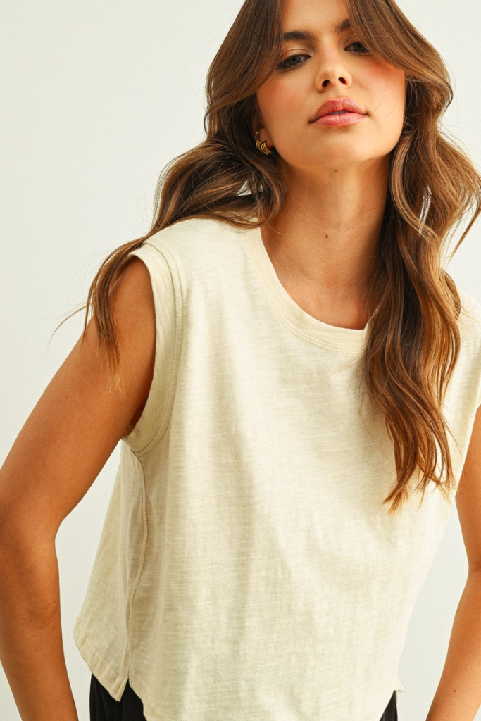 Billie Jo muscle tee in ecru