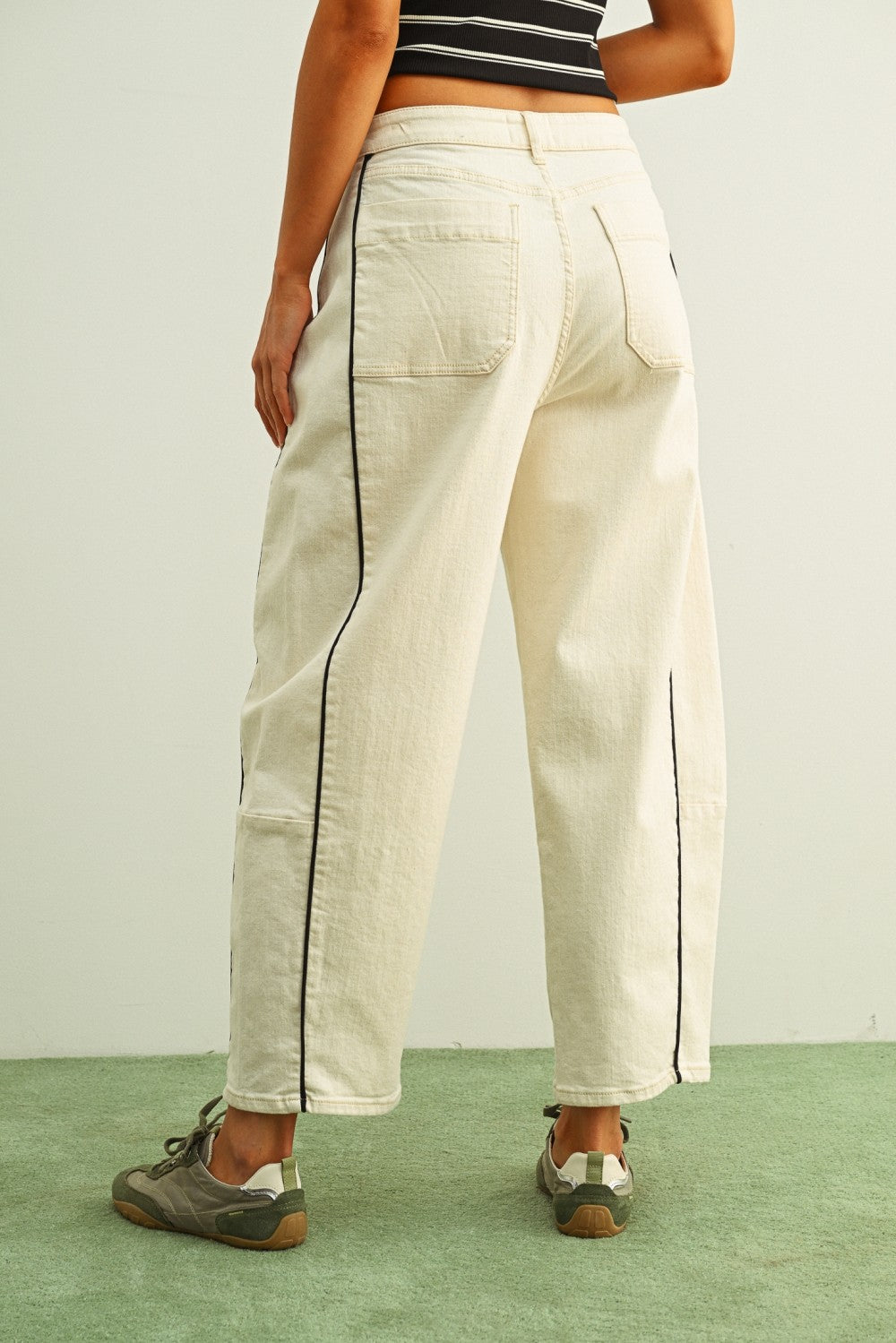 Marie barrel jean in Ecru