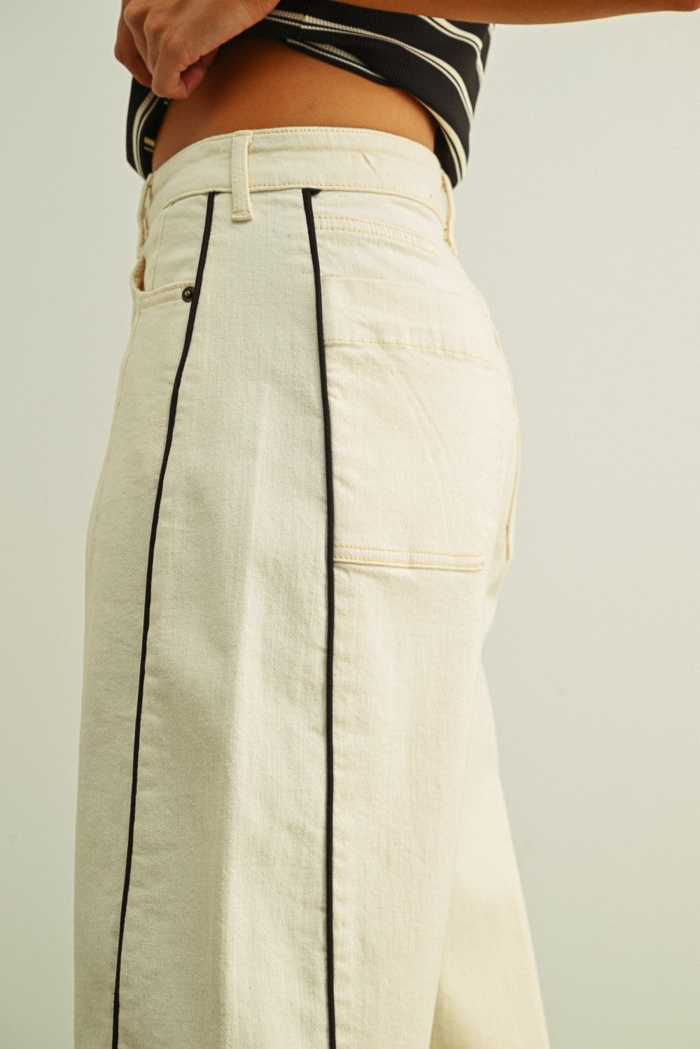 Marie barrel jean in Ecru